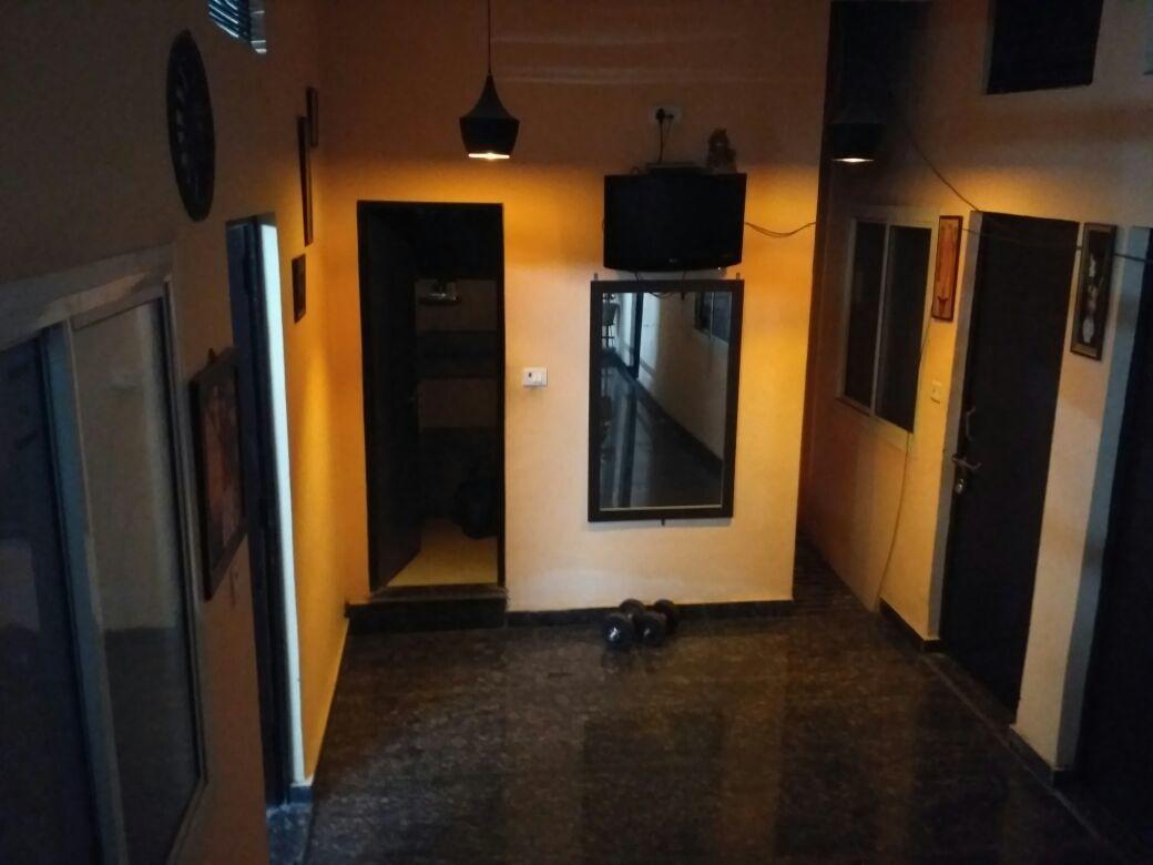 Metro House Hotel New Delhi Exterior photo